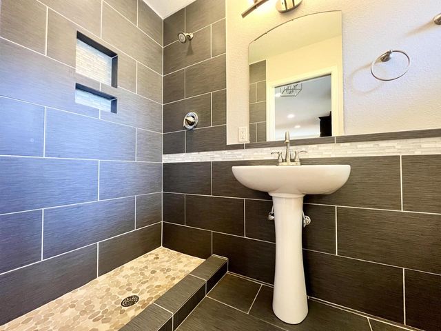2525 Tilton LANE, Brookfield, WI 53045