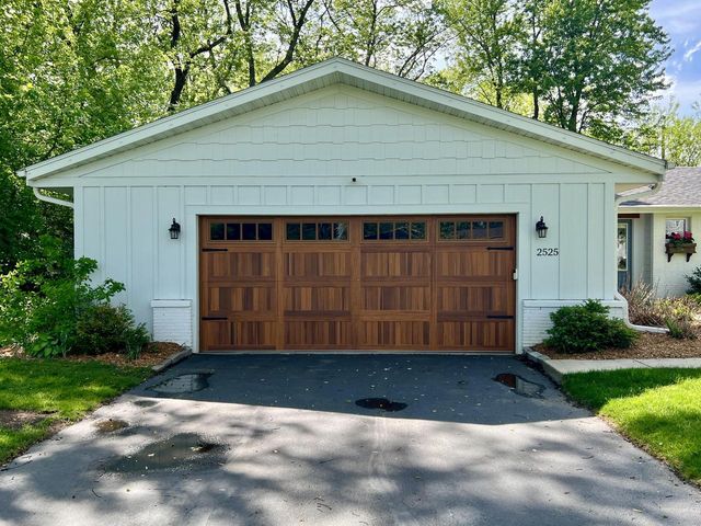 2525 Tilton LANE, Brookfield, WI 53045