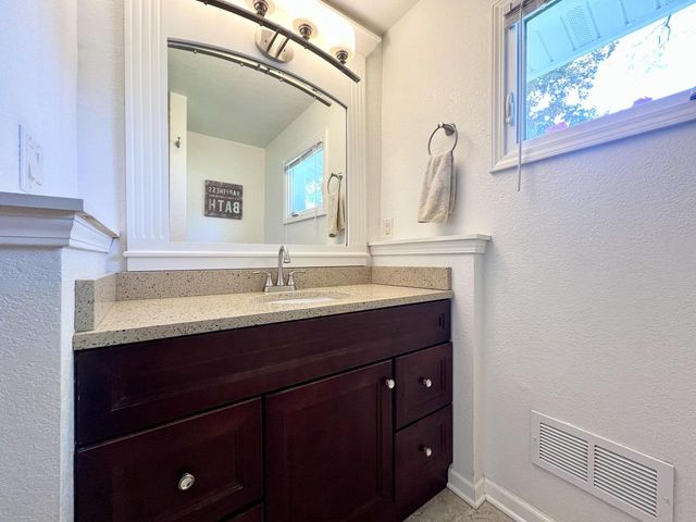 2525 Tilton LANE, Brookfield, WI 53045