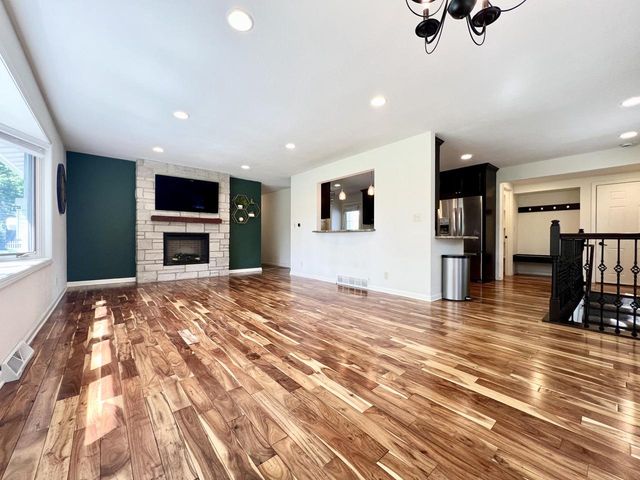 2525 Tilton LANE, Brookfield, WI 53045
