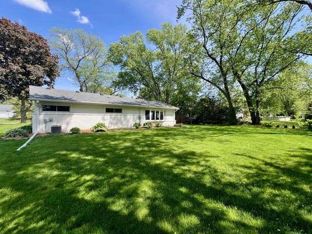 2525 Tilton LANE, Brookfield, WI 53045