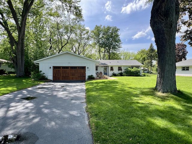2525 Tilton LANE, Brookfield, WI 53045