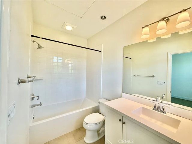 112 Crescent Moon, Irvine, CA 92602