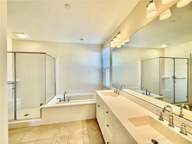 112 Crescent Moon, Irvine, CA 92602