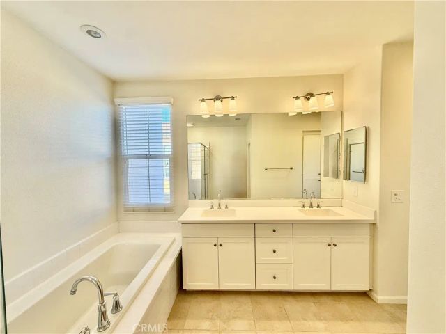 112 Crescent Moon, Irvine, CA 92602