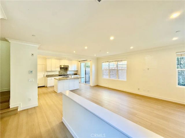 112 Crescent Moon, Irvine, CA 92602