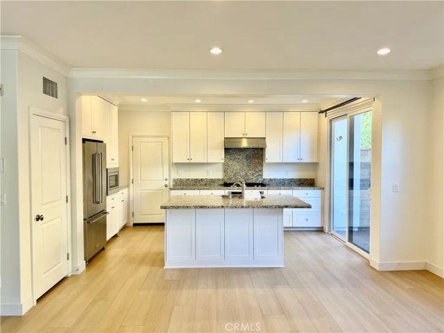 112 Crescent Moon, Irvine, CA 92602