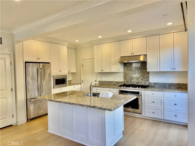 112 Crescent Moon, Irvine, CA 92602