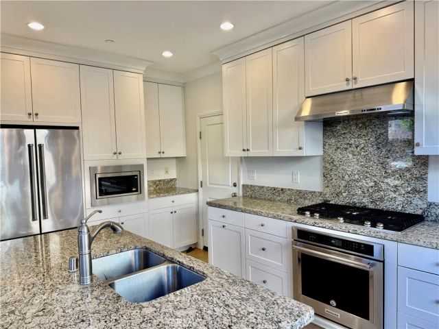 112 Crescent Moon, Irvine, CA 92602