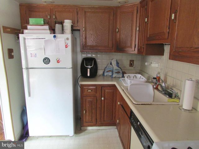 840 LONGSHORE AVENUE, Philadelphia, PA 19111