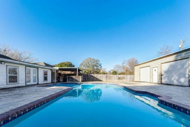 309 Still Forest Street, Liberty, TX 77575