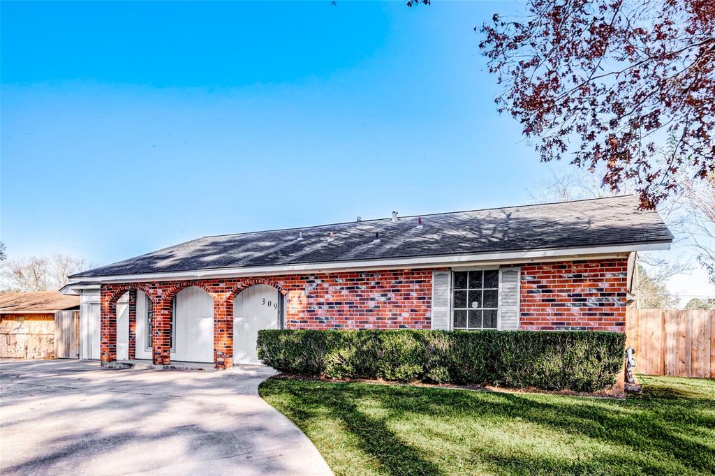 309 Still Forest Street, Liberty, TX 77575