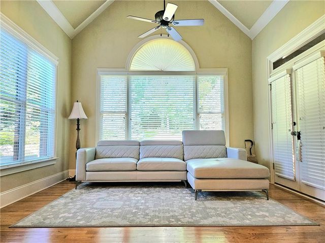 930 Chateau Forest Road, Hoschton, GA 30548