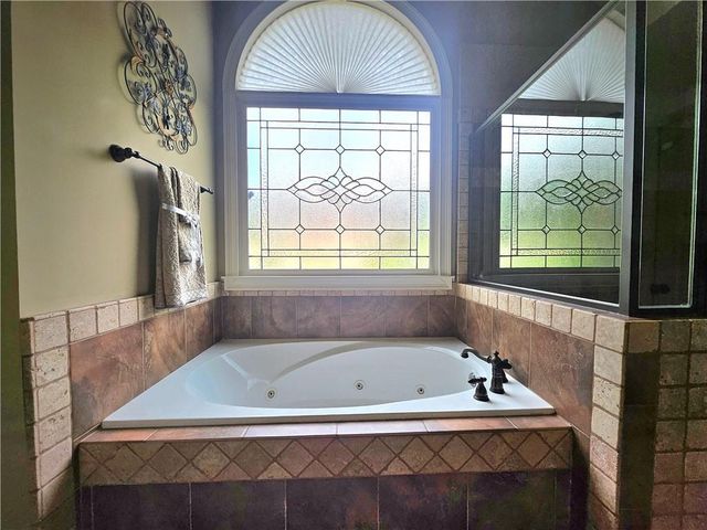 930 Chateau Forest Road, Hoschton, GA 30548