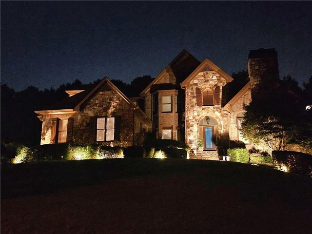 930 Chateau Forest Road, Hoschton, GA 30548