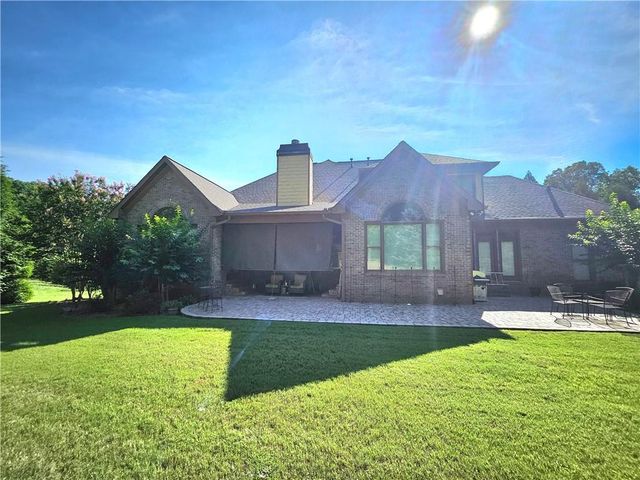 930 Chateau Forest Road, Hoschton, GA 30548