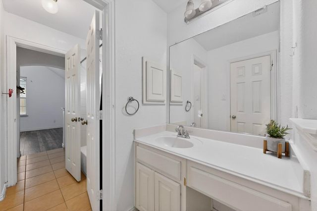 2260 Bald Eagle Way, Grand Prairie, TX 75052