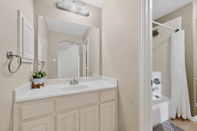 2260 Bald Eagle Way, Grand Prairie, TX 75052