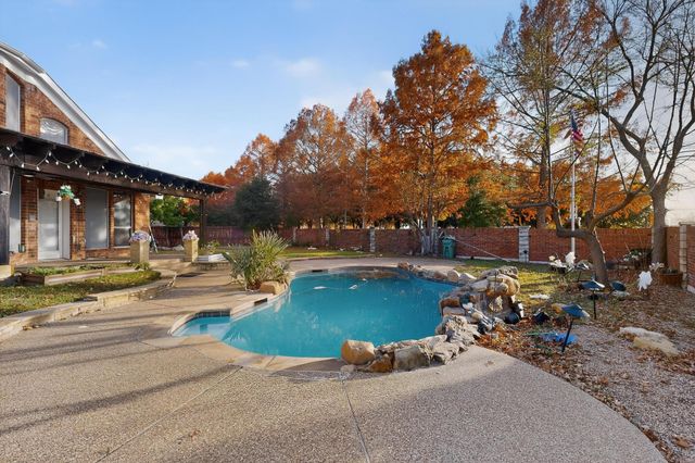 2260 Bald Eagle Way, Grand Prairie, TX 75052