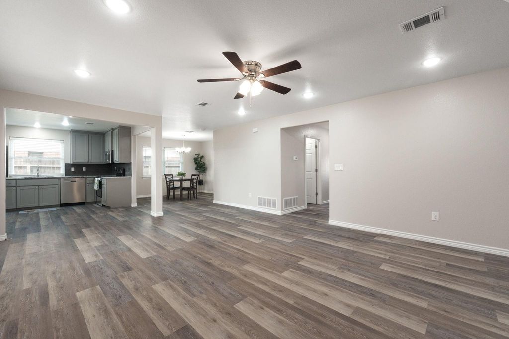 2504 Hanson RD, Killeen, TX 76543