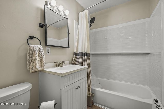 352 Leeward Avenue, Beachwood, NJ 08722