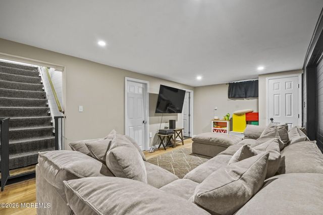 352 Leeward Avenue, Beachwood, NJ 08722