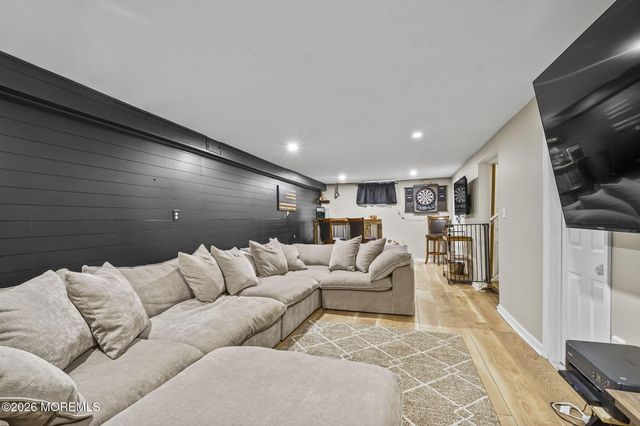 352 Leeward Avenue, Beachwood, NJ 08722