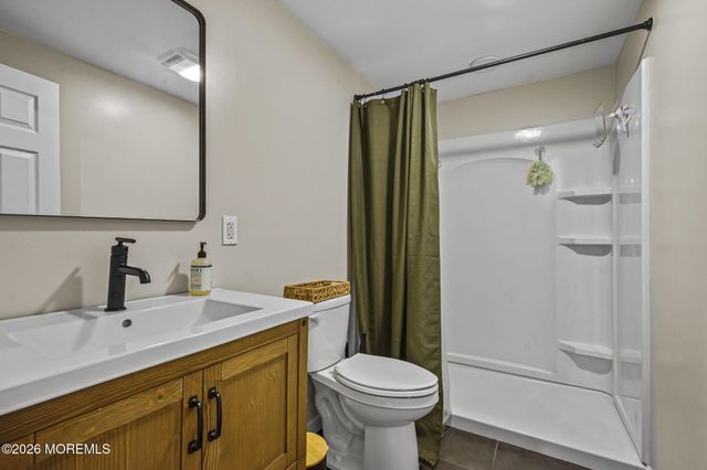 352 Leeward Avenue, Beachwood, NJ 08722