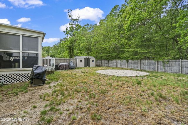 352 Leeward Avenue, Beachwood, NJ 08722
