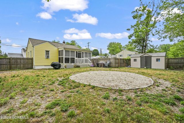 352 Leeward Avenue, Beachwood, NJ 08722