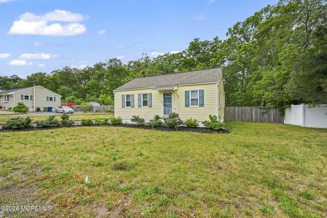 352 Leeward Avenue, Beachwood, NJ 08722