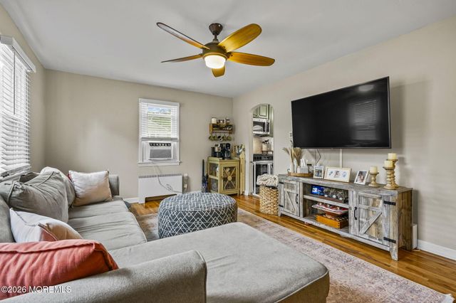 352 Leeward Avenue, Beachwood, NJ 08722