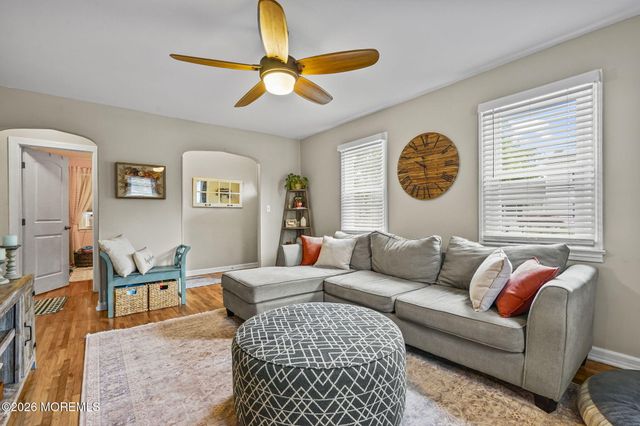 352 Leeward Avenue, Beachwood, NJ 08722