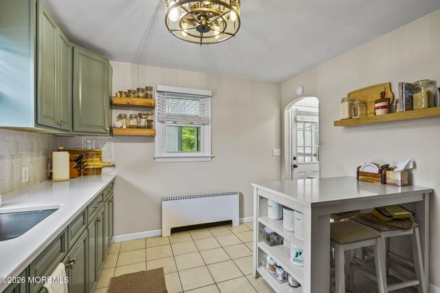 352 Leeward Avenue, Beachwood, NJ 08722