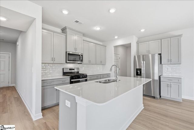 910 Rising Oak Court, Spartanburg, SC 29301