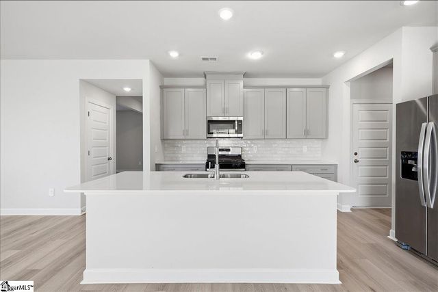 910 Rising Oak Court, Spartanburg, SC 29301