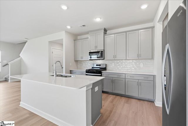 910 Rising Oak Court, Spartanburg, SC 29301