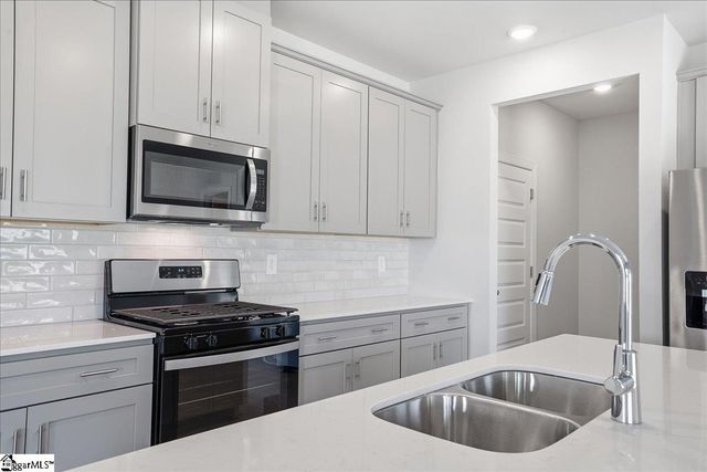 910 Rising Oak Court, Spartanburg, SC 29301