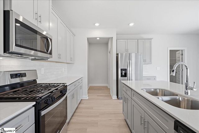 910 Rising Oak Court, Spartanburg, SC 29301