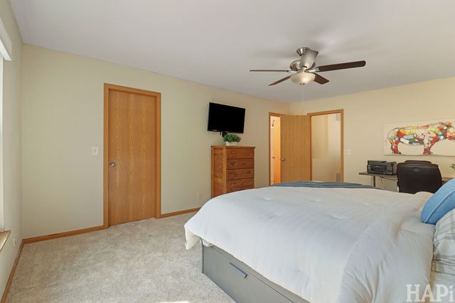 567 Shakespeare Drive, Grayslake, IL 60030