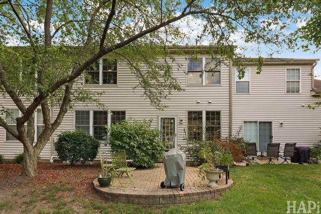 567 Shakespeare Drive, Grayslake, IL 60030