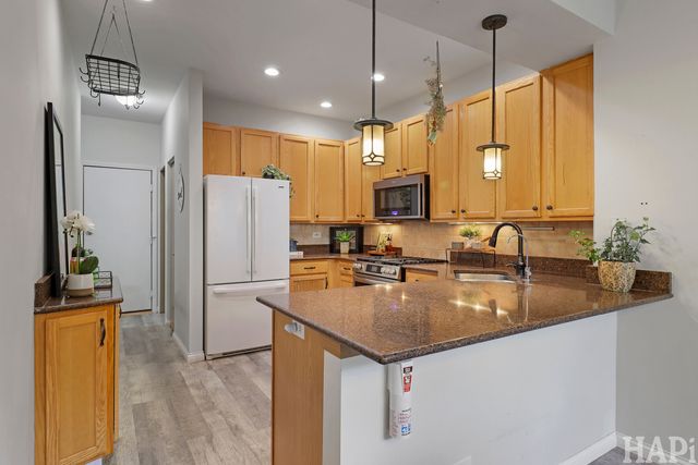 567 Shakespeare Drive, Grayslake, IL 60030