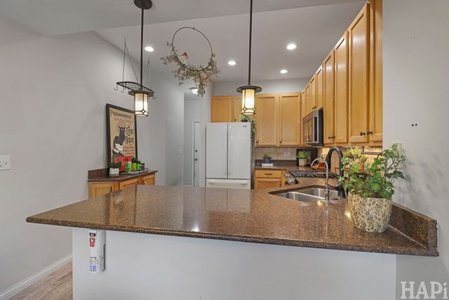 567 Shakespeare Drive, Grayslake, IL 60030