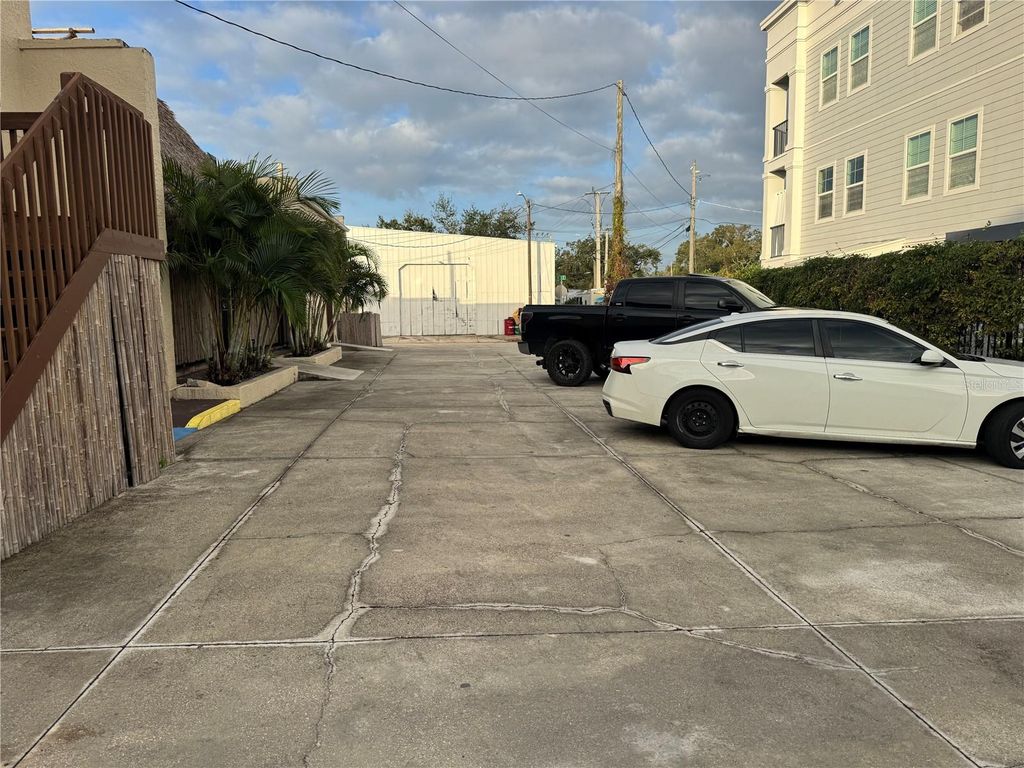 Image 5 of property listing at 1001 MANATEE AVENUE E, Bradenton, FL 34208