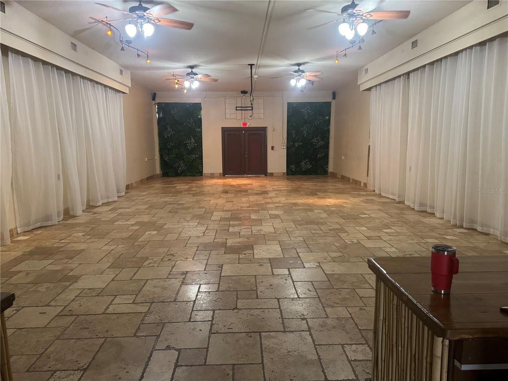 Image 7 of property listing at 1001 MANATEE AVENUE E, Bradenton, FL 34208