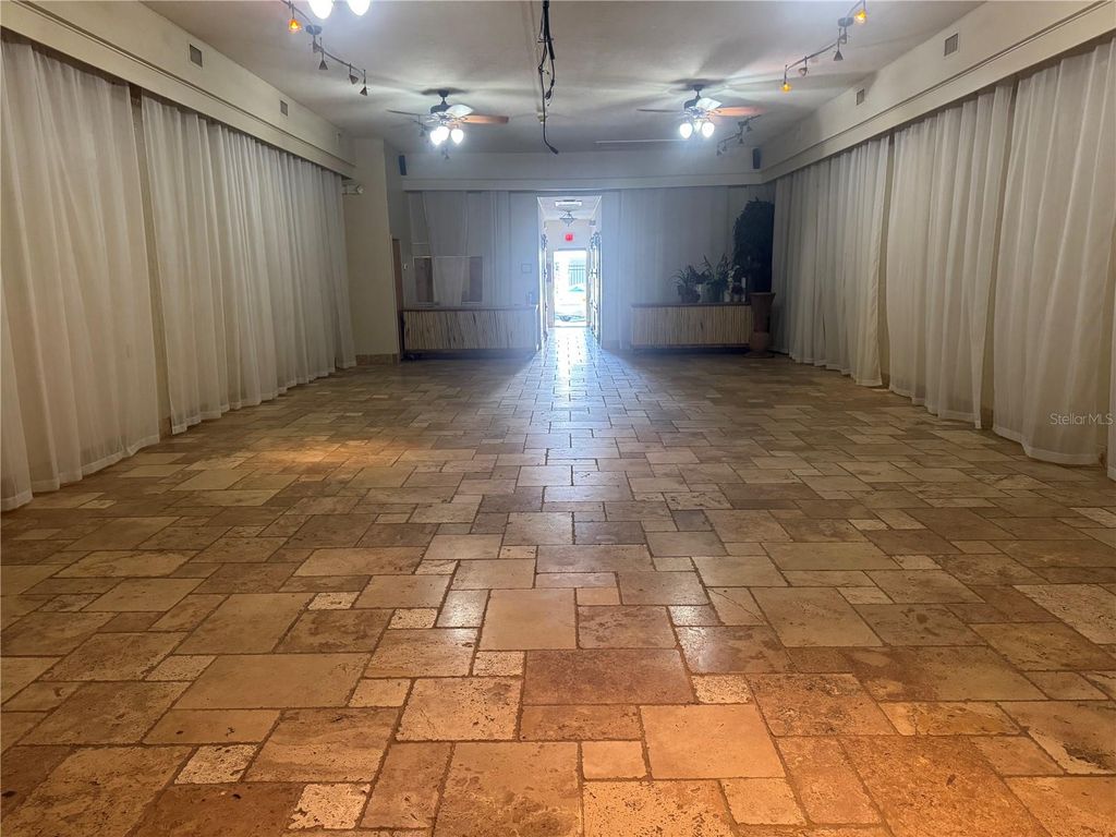 Image 8 of property listing at 1001 MANATEE AVENUE E, Bradenton, FL 34208