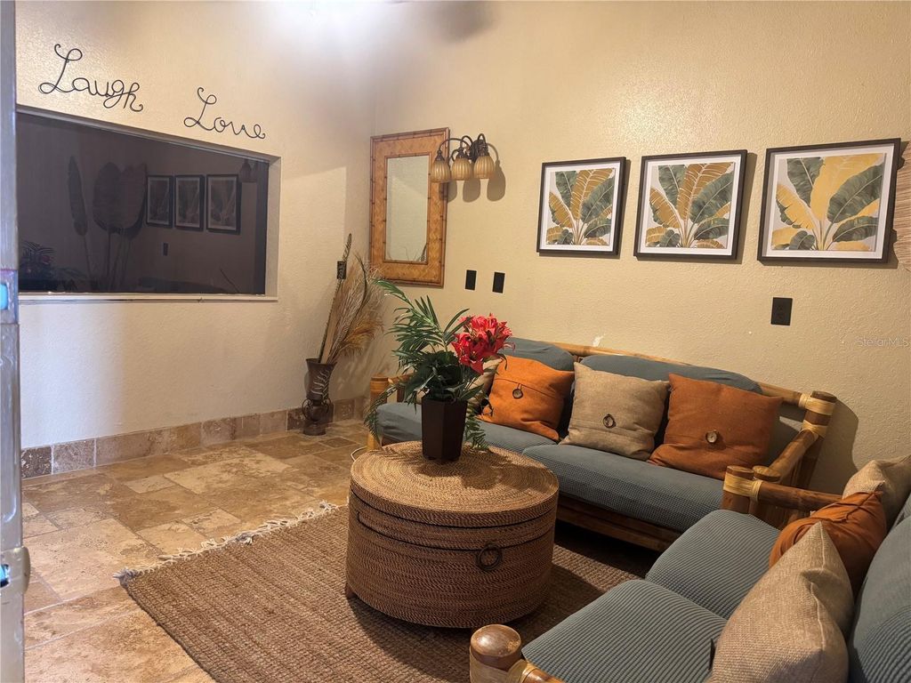 Image 9 of property listing at 1001 MANATEE AVENUE E, Bradenton, FL 34208