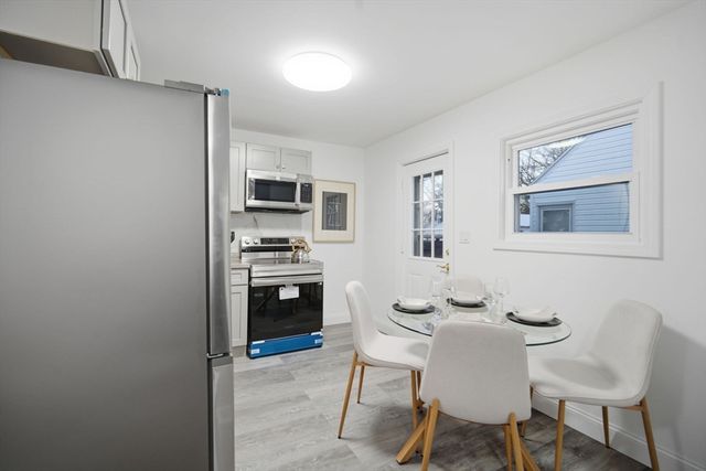 25 Pheland St, Springfield, MA 01109