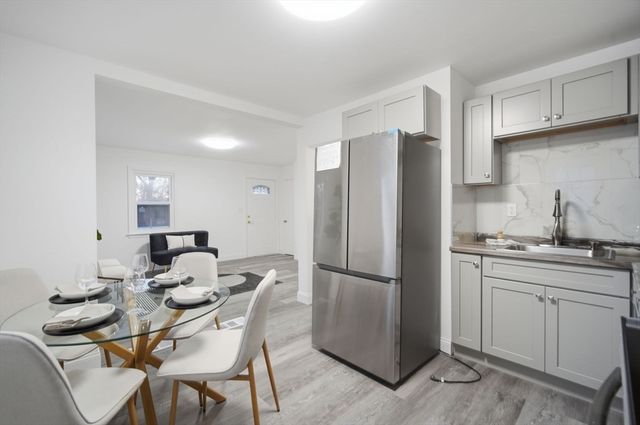 25 Pheland St, Springfield, MA 01109