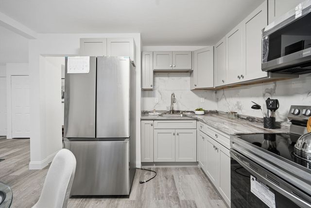 25 Pheland St, Springfield, MA 01109